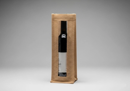 A classic single bottle jute wine bag with a clear window.
